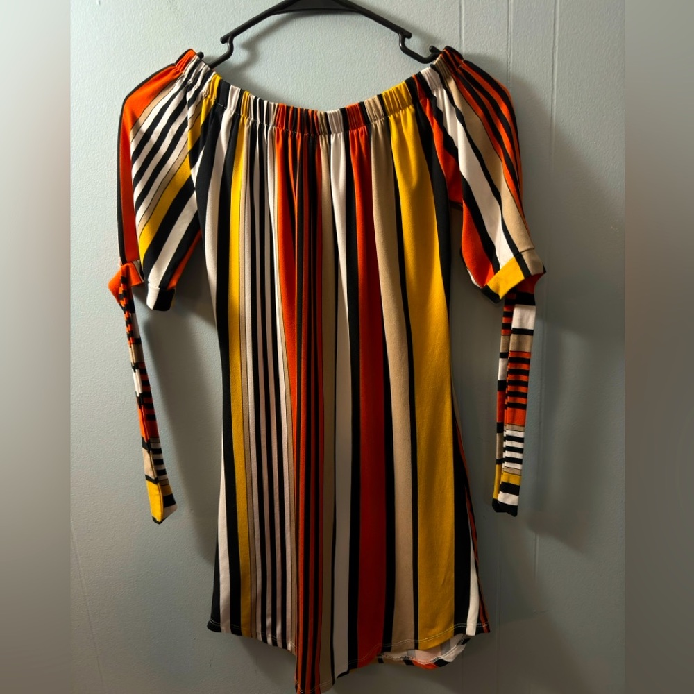 Women’s Absolutely Love it Top, Size Medium.